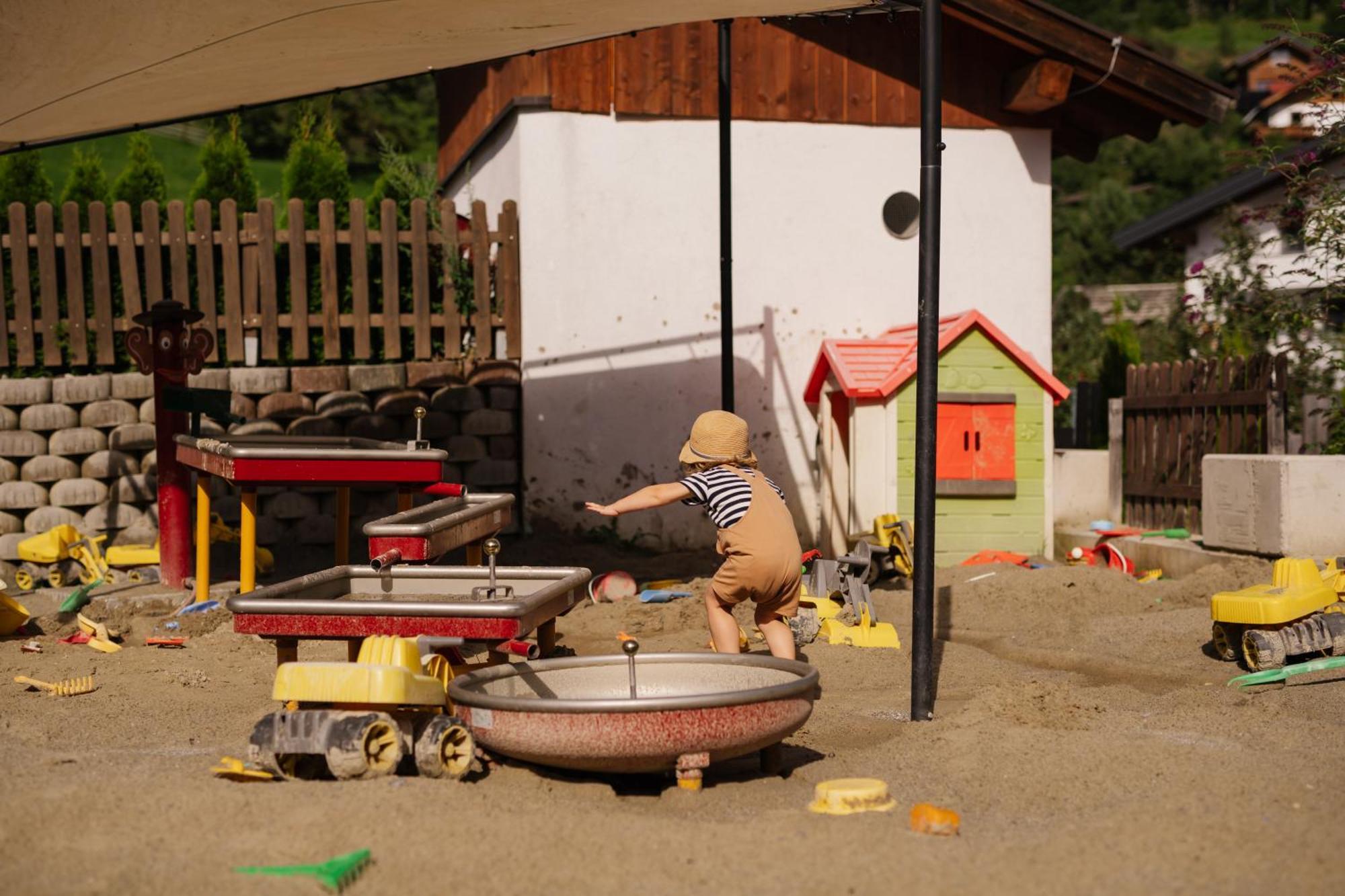 Kinderhotel Laderhof Ladis Exteriér fotografie
